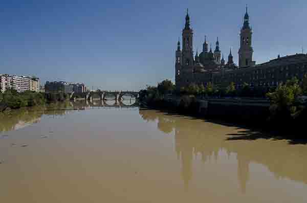 Zaragoza 01 - basílica del Pilar.jpg